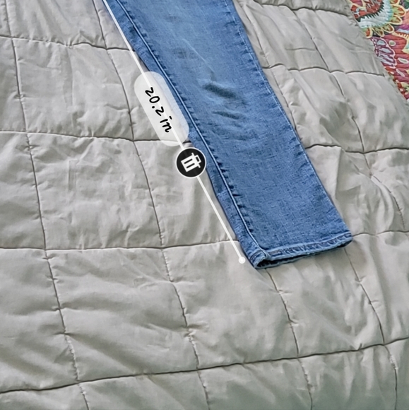Levi's Skinny Capri Jeans - Picture 9 of 9